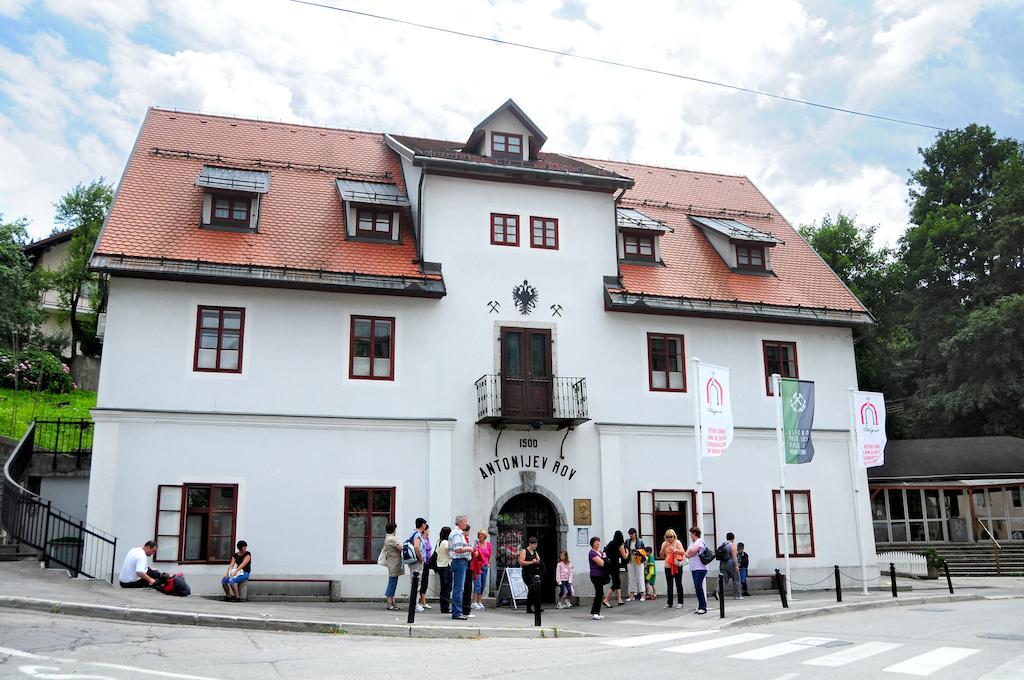 Villa Tollazzi Логатец Екстериор снимка